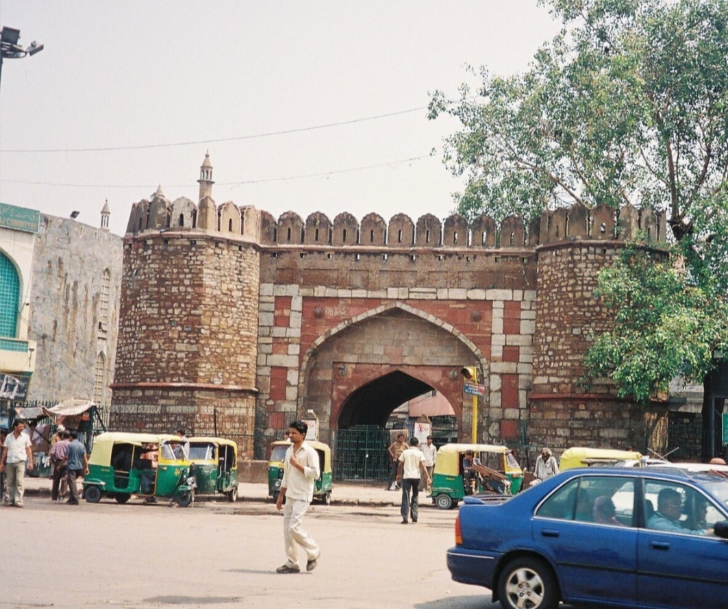 ترکمان گیٹ کے قریب فیضِ الٰہی مسجد کے اطراف انہدامی کارروائی