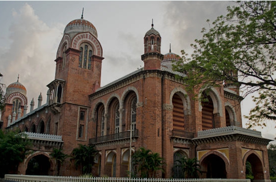 پروفیسر عائشہ صدیقہ اور طاہر بجلی  پی۔ایچ۔ڈی کی ڈگری سے سرفراز