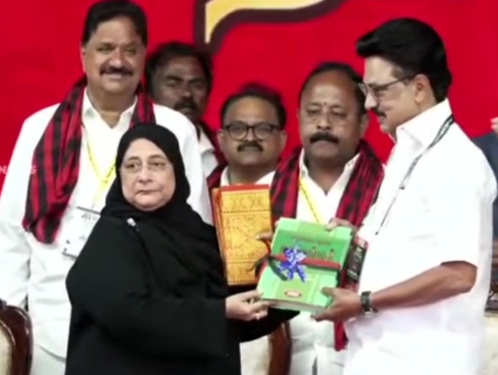 ڈاکٹر نیلوفر کفیل باضابطہ طور پر وزیر اعلی ایم کے اسٹالن کے روبرو ڈی۔ایم۔کے میں شامل