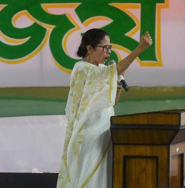 عید کے اجتماع میں سیاست کی تپش — ممتا بنرجی کا مودی پر سخت وار